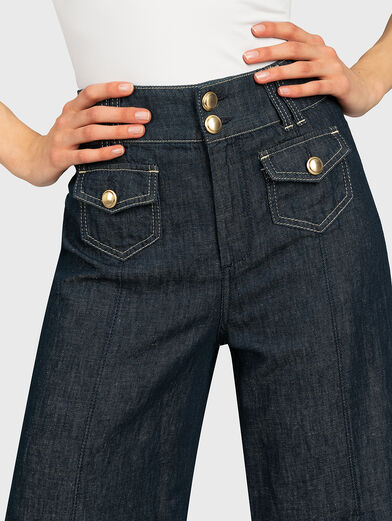 High-wasted jeans with flared legs - 3
