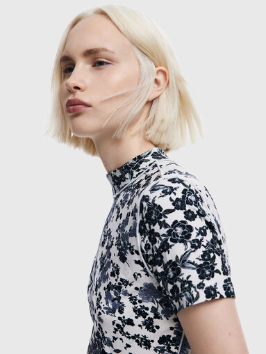 T-shirt with print and accent stitching - 5