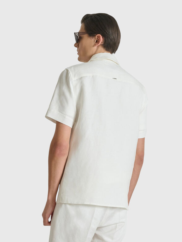 Short-sleeved shirt made of a linen blend - 2
