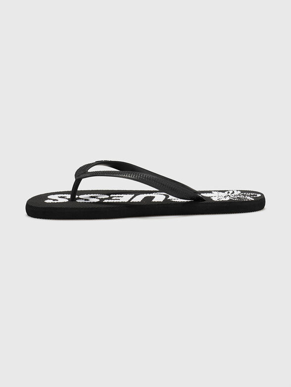 Beach slippers with a logo accent - 4