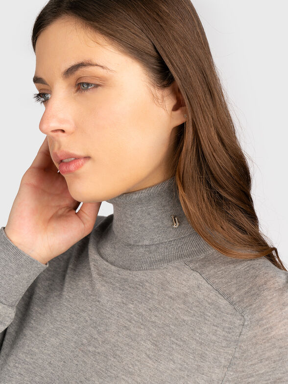 Sweater with logo detail on the neck  - 4