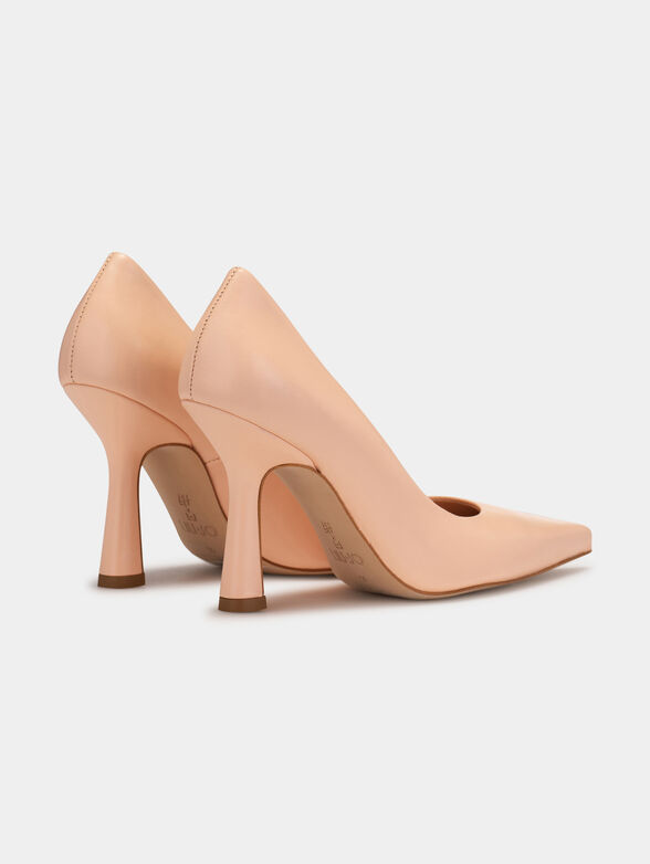 Heeled shoes in peach color - 3
