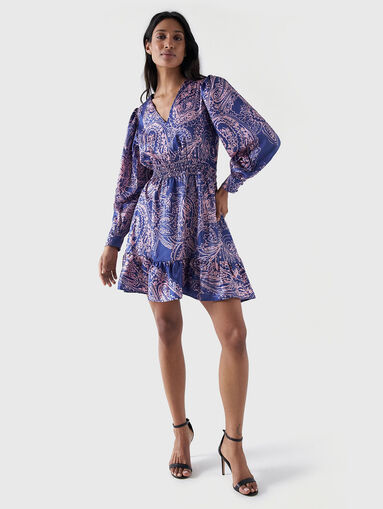Dress with elastic waistband and accent print - 5