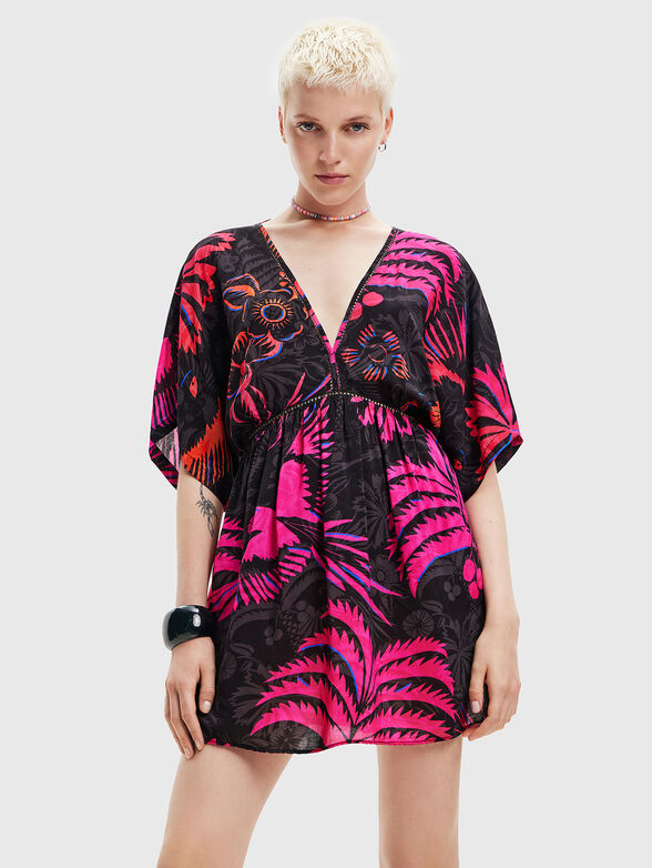 Beach dress with tropical accents - 1