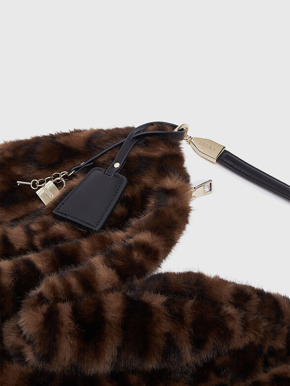 Large faux fur bag - 5