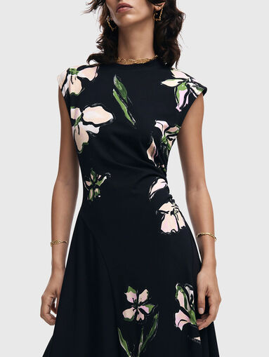 Asymmetric floral dress - 4