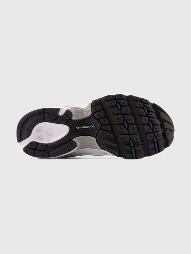 530 sports shoes with logo - 3