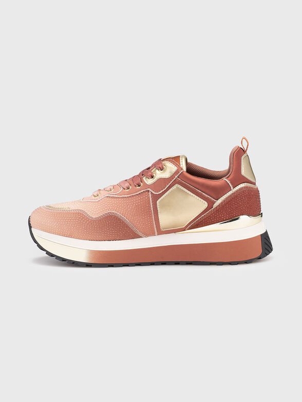 Sports shoes with logo - 4