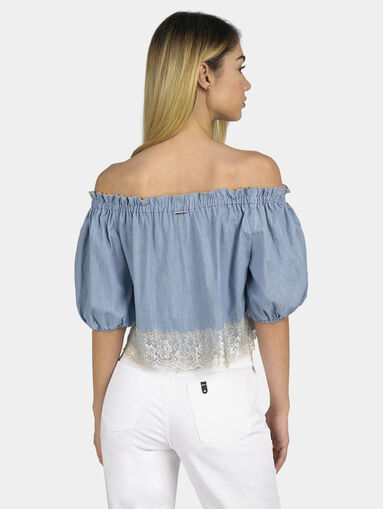 Blouse with Spanish neckline and lace - 3