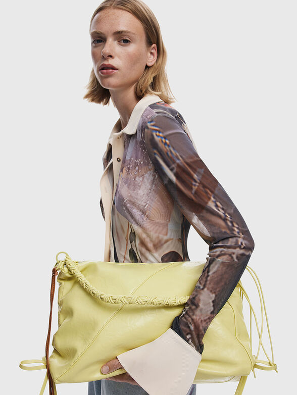 Bag with accent handle - 2