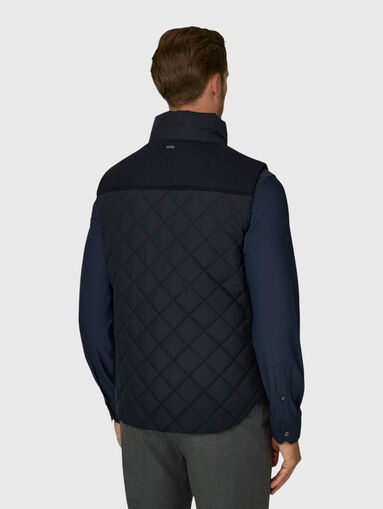Padded vest with pocket - 3