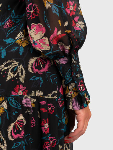 Long dress with floral design - 3