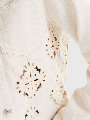 Cropped denim jacket with English embroidery - 4