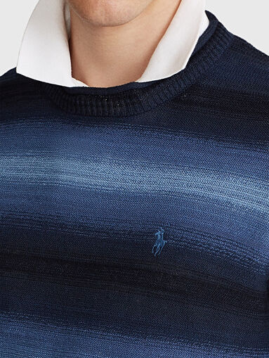 Sweater with a flowing effect - 4