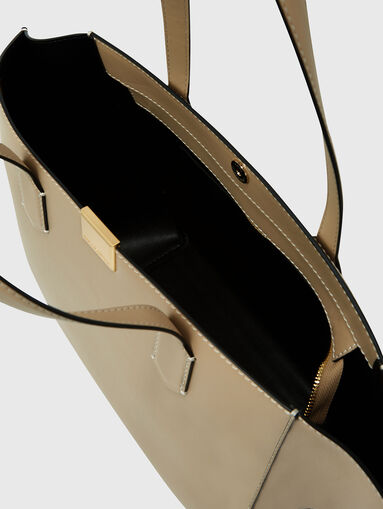 Leather bag with golden logo detail - 5
