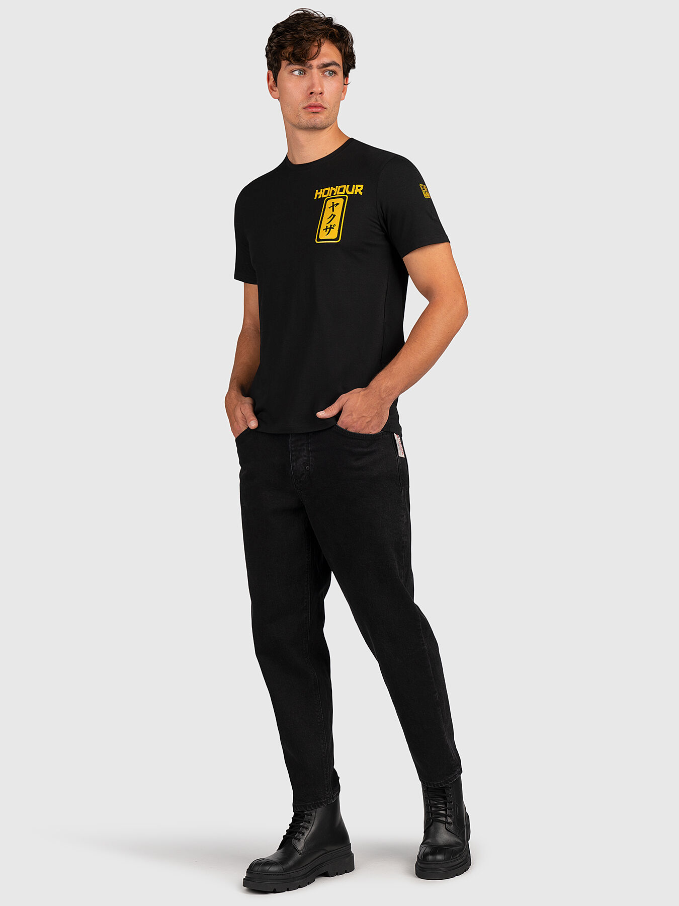 GMTS 114 T-shirt with animal accent brand GINZA MODE