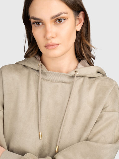 Sweatshirt with front pocket - 4