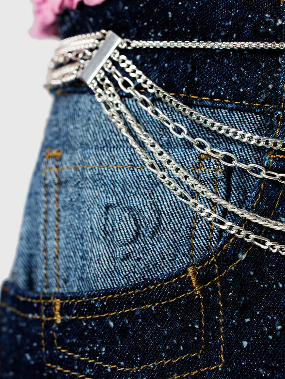 Textured jeans with contrasting pockets - 4