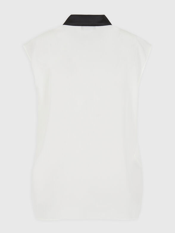 Shirt with accent buttons - 2