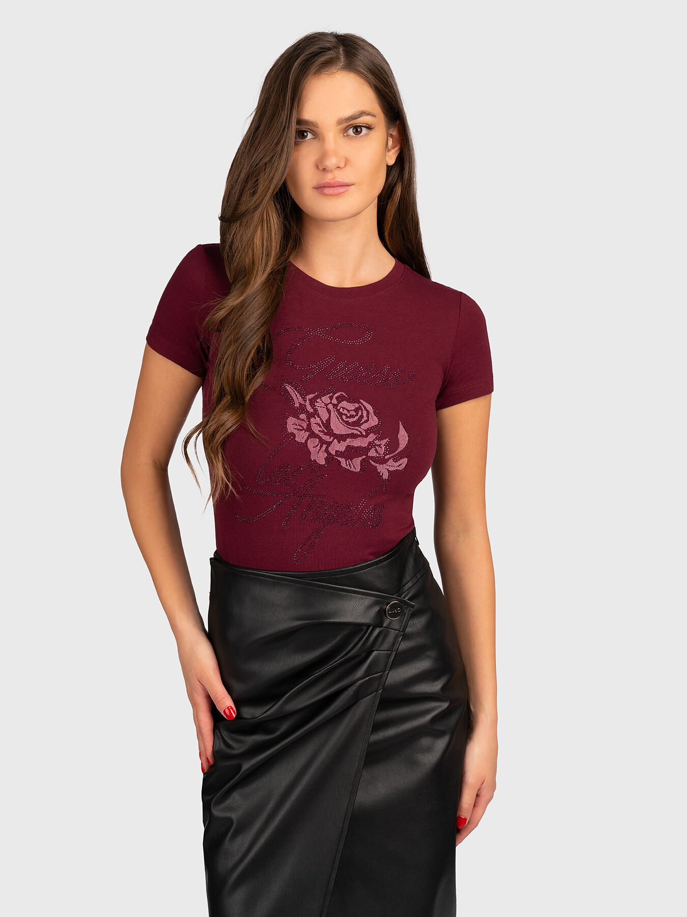 T-shirt with rhinestones brand GUESS — Globalbrandsstore.com/en