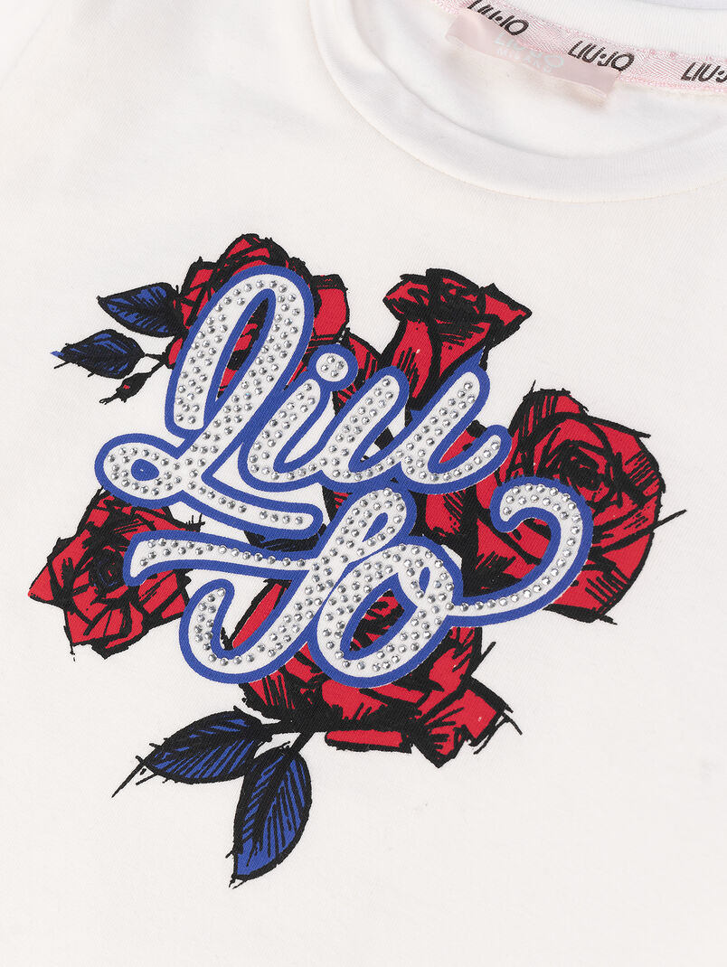 White blouse with shiny appliqu&eacute;s - 3