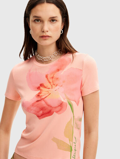 T-shirt in peach colour with floral print - 5