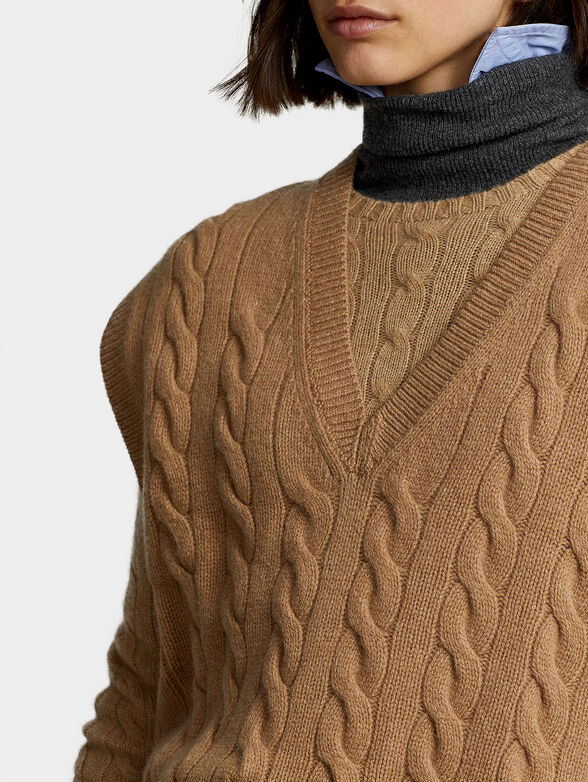 Sleeveless V-neck sweater - 3