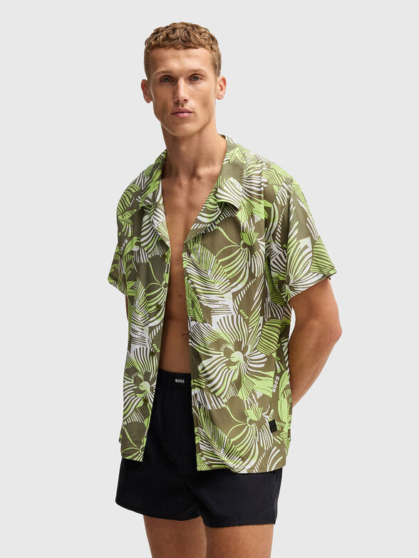 Short sleeved shirt with floral motifs - 1