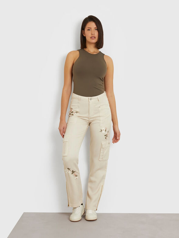Cargo jeans with floral embroideries - 4