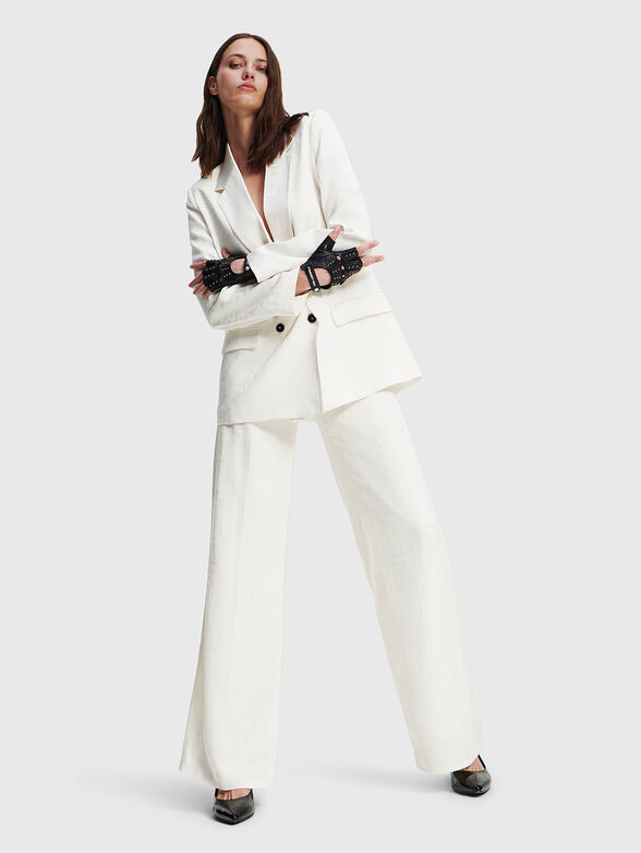 White blazer with contrasting buttons - 2