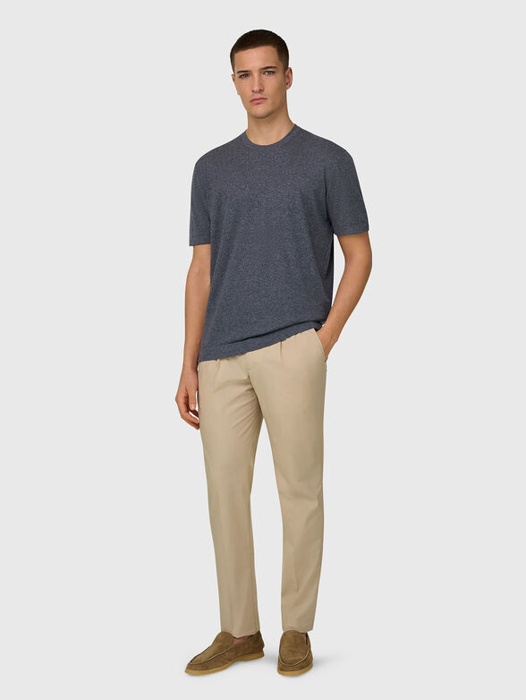 T-shirt with an oval neckline - 2