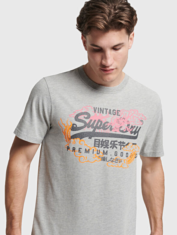 T-shirt with a contrasting logo print - 1