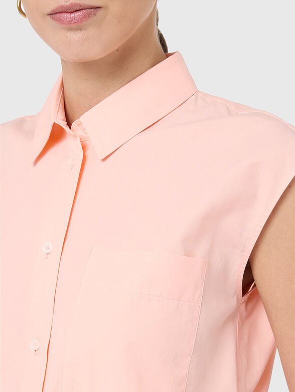 Sleeveless shirt in pink - 4