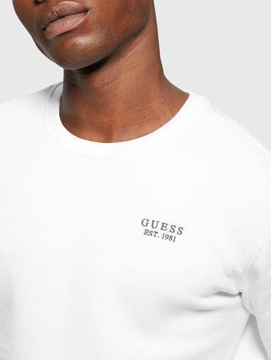 Sweatshirt with contrast print on the back - 4
