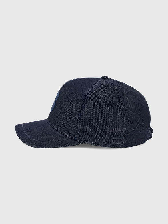 Baseball cap with embroidered logo - 1