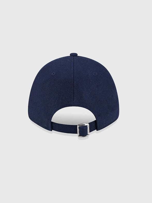 Dark blue hat with visor and contrasting logo - 1