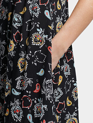 Short black dress with colorful motifs - 5