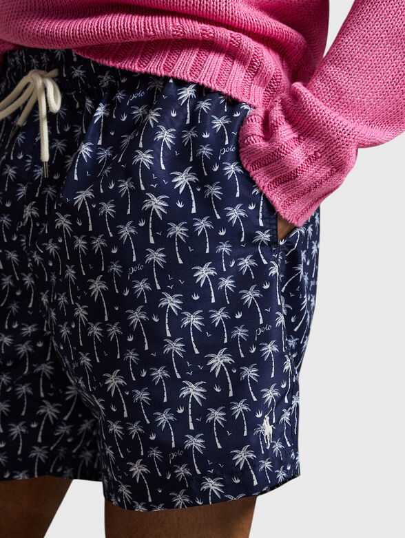 Beach shorts with a contrasting print - 3