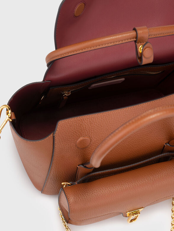 Leather bag with gold details - 6