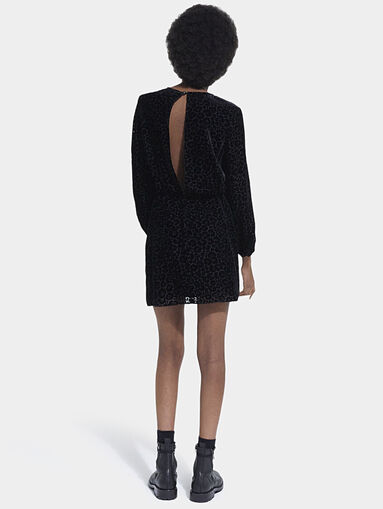 Dress with long sleeve and floral accents - 2