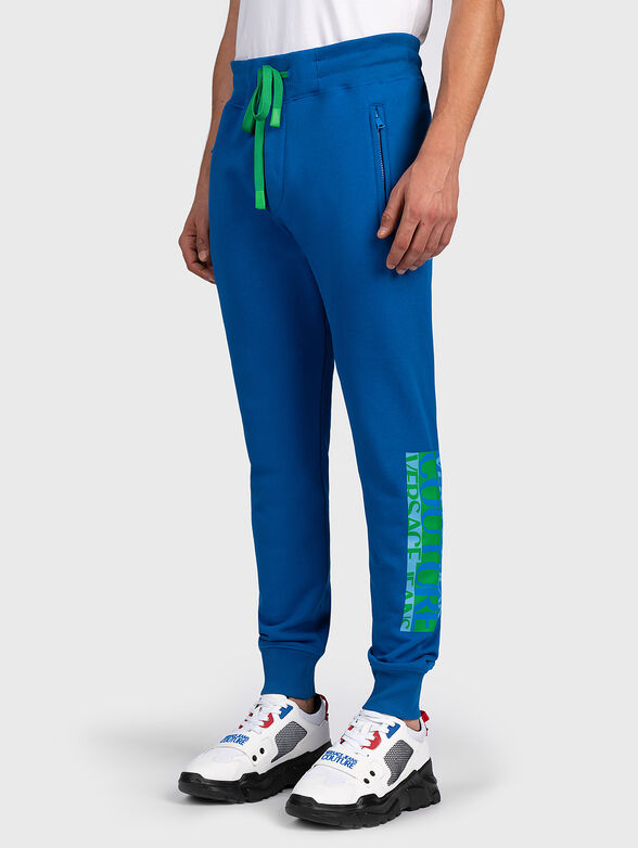 Sports pants with logo - 1