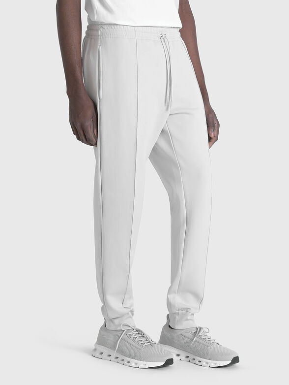 Trousers with elastic waist and pockets - 3