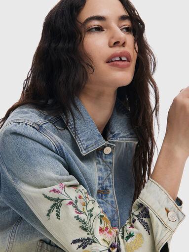 Denim jacket with floral embroidery - 4