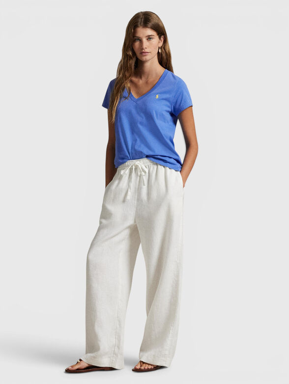 Cotton T-shirt with a V-neck - 2
