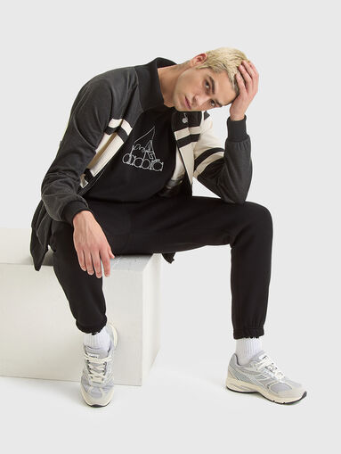 Sweatshirt with contrasting details - 5
