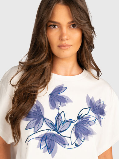 T-shirt with accent embroidery - 4