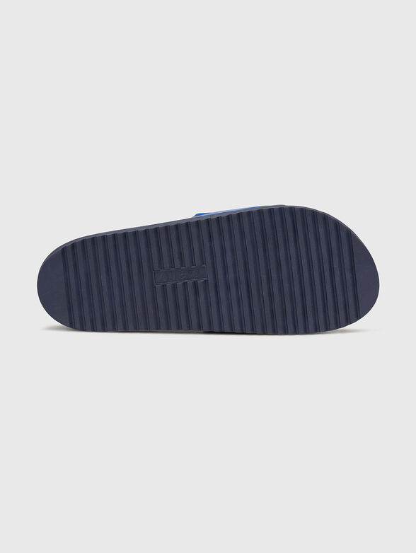 Beach slippers with logo detail - 5