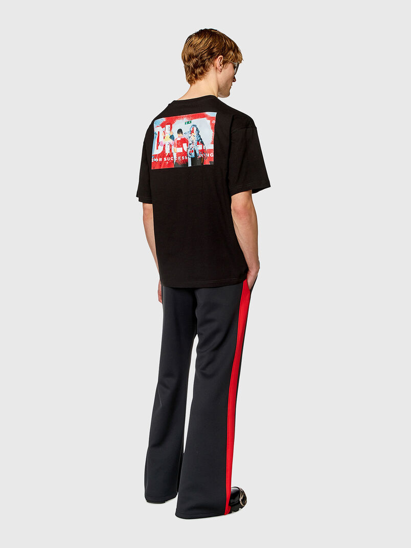 T-BOXT logo-print T-shirt in black  - 3