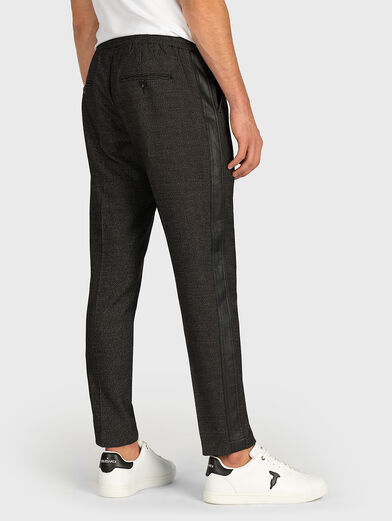 Trousers with faux leather sidebands - 2