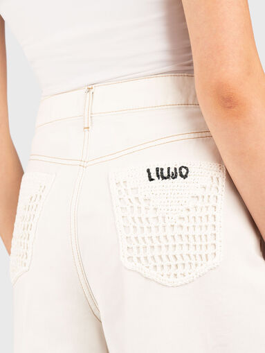 High waisted jeans with accent stitching - 3